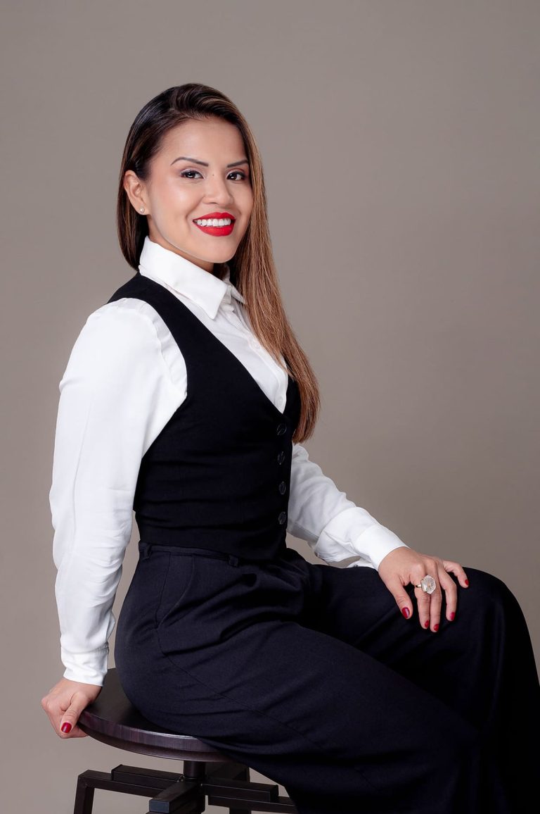 fotos para linkedin y cv pamela de paz clientes (159)